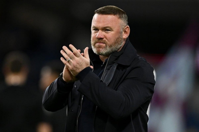 Dù đã từng cân nhắc, nhưng cuối cùng, Rooney vẫn từ chối lời mời từ Macclesfield FC.