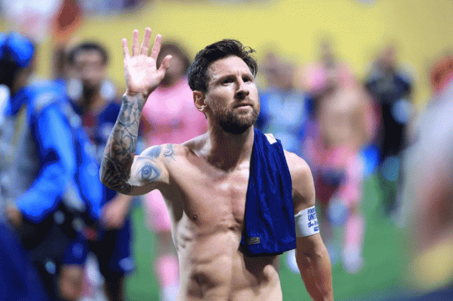 Messi không thể làm gì với 1 PSG quá mạnh lúc này. Ảnh: GOAL