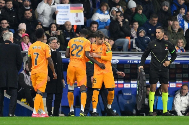 Hai lựa chọn cho vị trí trung vệ thứ ba đang được cân nhắc là Asencio và Rudiger (Ảnh: Madrid Universal).