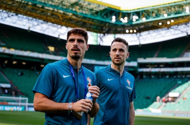 Neto và Jota vốn là đôi bạn thân đã gắn bó nhiều năm trên sân cỏ (Ảnh: GOAL)