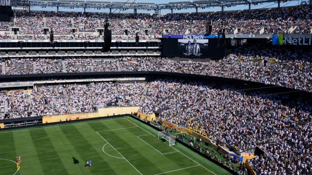 Các CĐV mua vé từ sớm chịu thiệt thòi trước chính sách giá vé của FIFA (nguồn ảnh KENS 5)