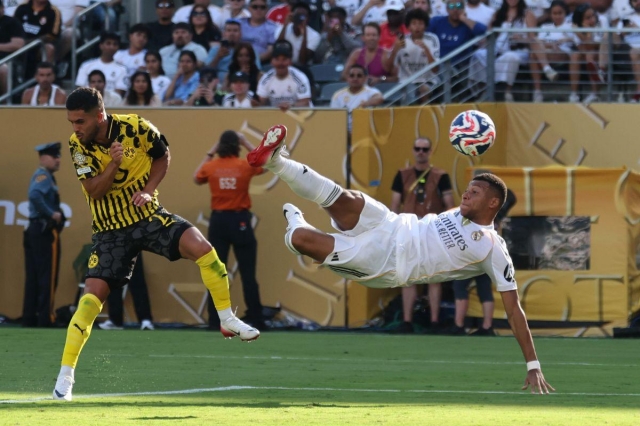 Mbappe ghi bàn đẳng cấp, giúp Real Madrid vào bán kết Club World Cup (Ảnh: The Playoffs).
