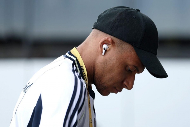 Mbappe phải rời sân muộn vì buổi kiểm tra doping kéo dài (Ảnh: Madrid Universal).