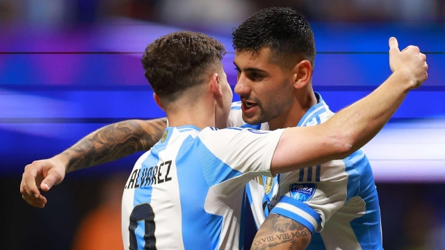 Người đồng đội tại đội tuyển quốc gia Julian Alvarez cũng mong muốn Romero gia nhập Atletico (Ảnh Getty)