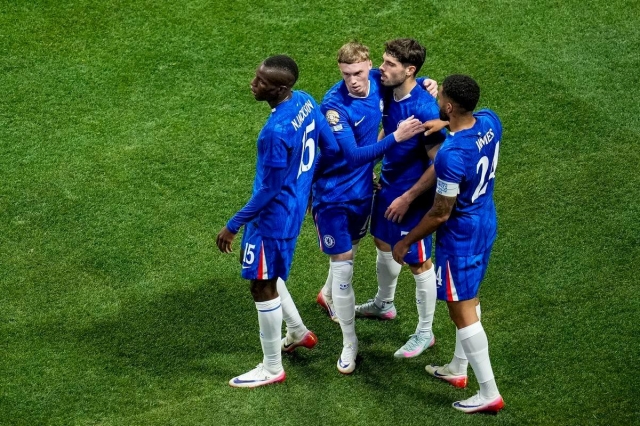 Chelsea pressing rất nhiệt và rát, nhưng chính điều đó cũng lộ ra nhiều khoảng trống để đối thủ tung đòn 'hồi mã thương'.