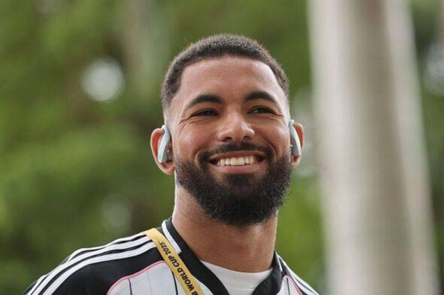 Douglas Luiz dự kiến sẽ đến MU theo chiều ngược lại (Ảnh: Daily Star)