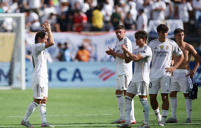 Các cầu thủ Real gửi lời tri ân đến Modric (Ảnh: MARCA)