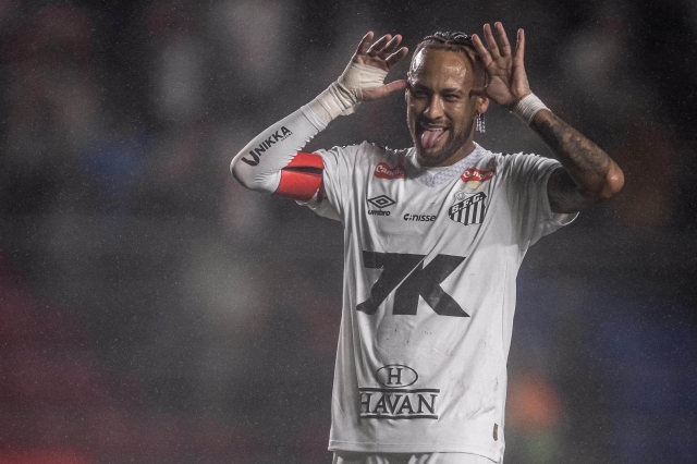 Neymar rạng rỡ ăn mừng sau khi lập công cho Santos (Ảnh: X Santos)