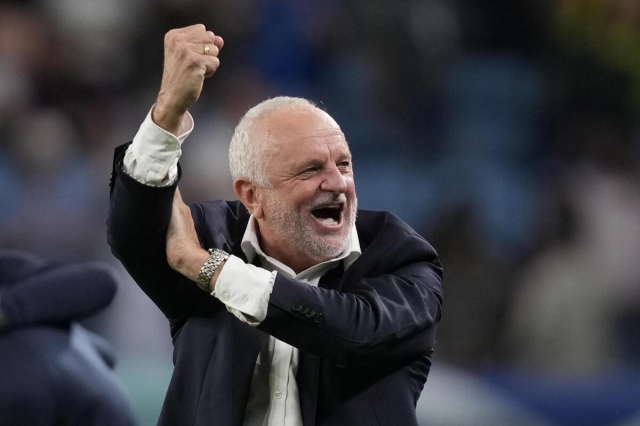 HLV Graham Arnold quyết định 'tất tay' vào việc chinh phục King's Cup 2025 (Ảnh: AP).