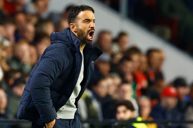 Ruben Amorim đang gặp muôn vàn khó khăn tại Old Trafford (Ảnh: Sky News)
