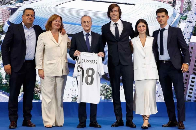 Tại Real Madrid, Carreras sẽ mặc áo số 18 (Ảnh: Real Madrid).