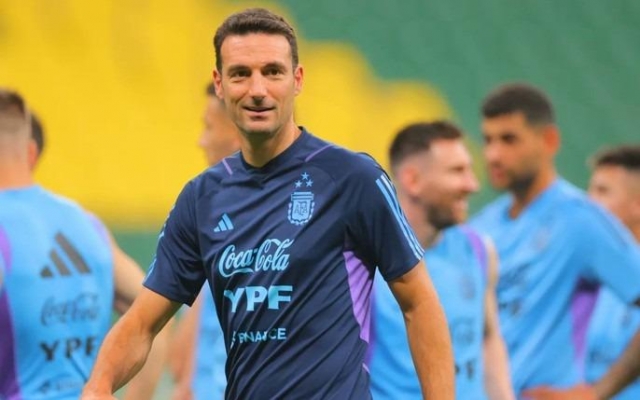 Huyền thoại người Brazil cũng khen ngợi HLV Scaloni (Ảnh: Goal)