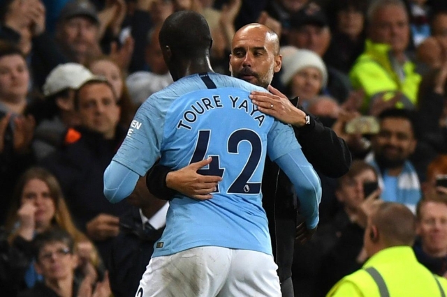 Trái ngược với Kolo Toure, Pep Guardiola không bao giờ có một mối quan hệ bình lặng với em trai Yaya Toure (Ảnh: The Independent).