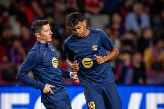 Mức lương của Yamal thậm chí còn cao hơn 'lão tướng' Lewandowski (Ảnh: FC Barcelona)