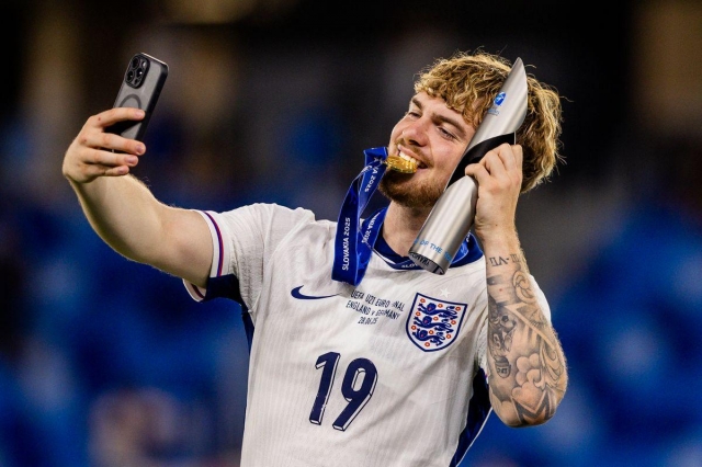 Elliott mới đây đã tỏa sáng rực rỡ giúp U21 Anh vô địch Châu Âu (Ảnh: TNT Sport)