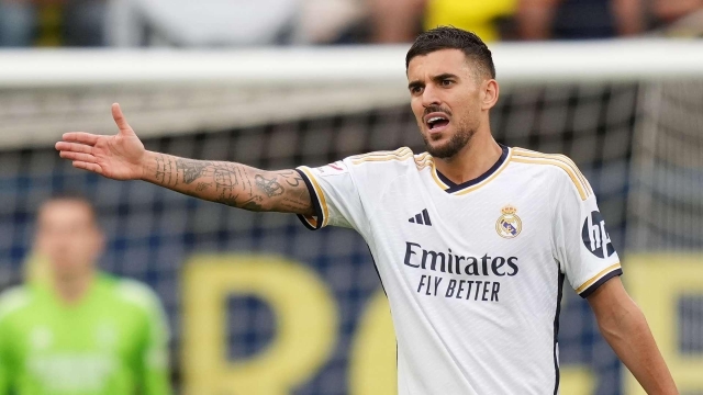 Dani Ceballos mong muốn rời đi khi không thể cạnh tranh suất đá chính tại Real Madrid (Ảnh: Angel Martinez)