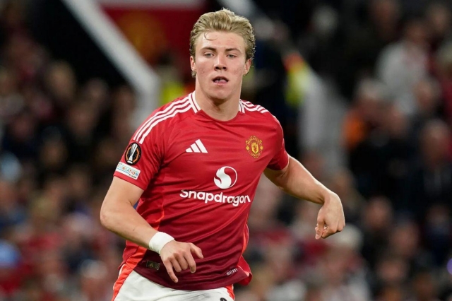 Man United sẵn sàng bán cầu thủ người Đan Mạch với giá rẻ (Ảnh: The Sun).