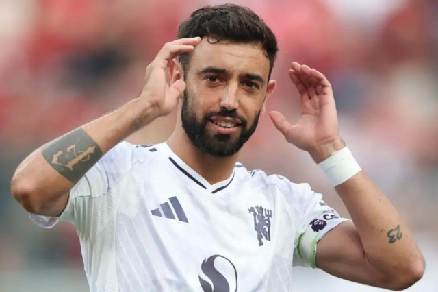 Bruno Fernandes vẫn giữ băng đội trưởng Man Utd (Ảnh: GOAL).
