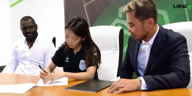 Phát biểu đầy cảm động của Huỳnh Như trong lễ ký hợp đồng với Lank FC 183738