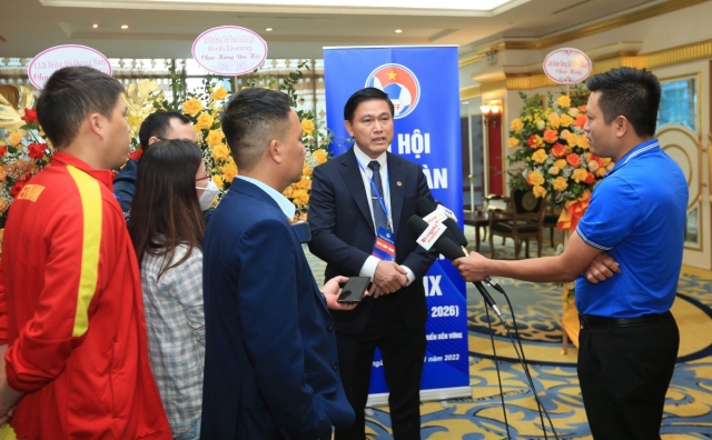 Ông Trần Anh Tú: 'Tìm HLV mới cho đội tuyển Việt Nam không dễ dàng' 214526