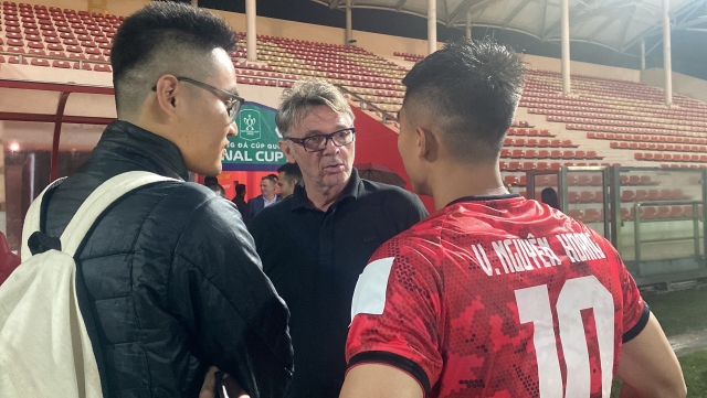 troussier-vs-nguyen-hoang-1680457656.jpeg