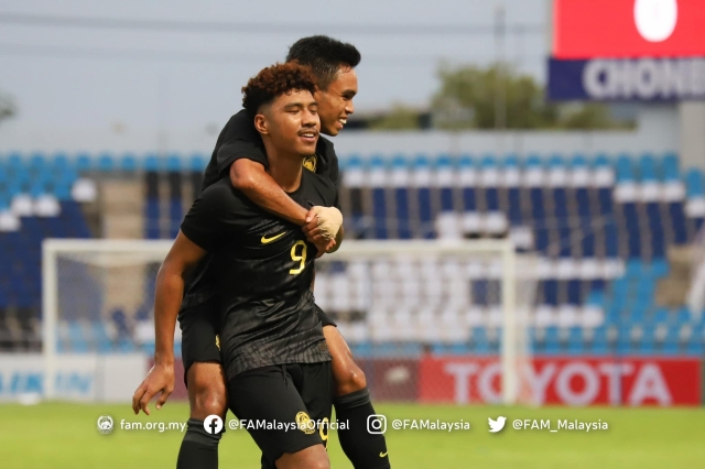 Malaysia thắng hú vía trận ra quân vòng loại U23 châu Á 323111