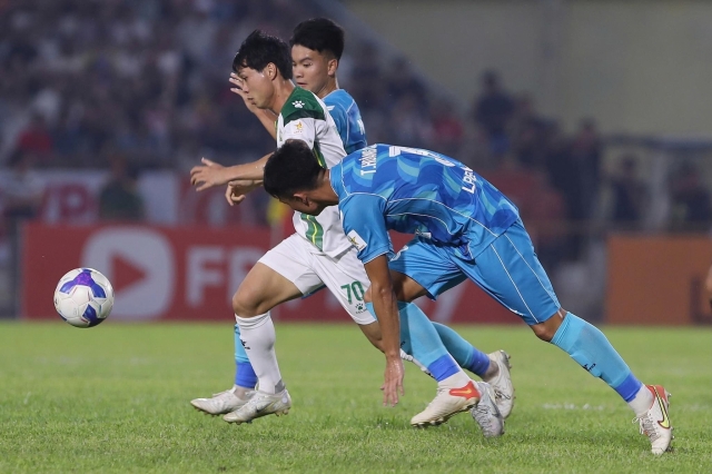 Vòng 2 giải hạng Nhất QG 2024/25: 550557