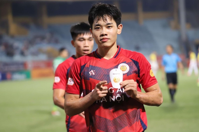 Trực tiếp CAHN 3-0 Bình Định: Đình Bắc tỏa sáng 559411
