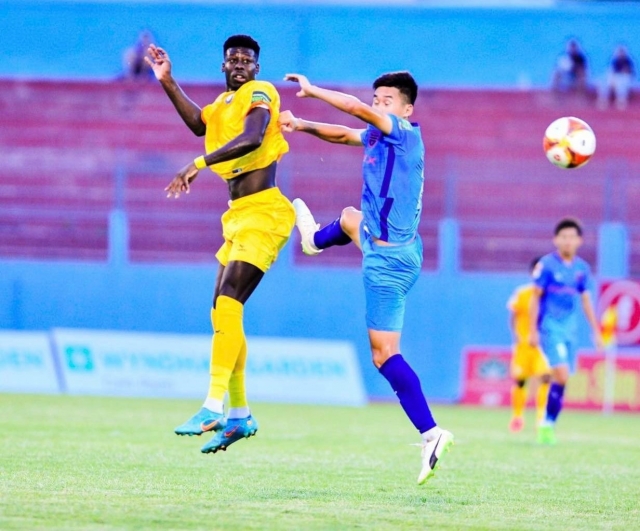 khanh-hoa-vs-binh-duong-1-865-1702093851.jpg