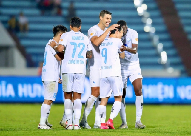 Trực tiếp Nam Định 2-0 Hải Phòng: Văn Toàn lập cú đúp 616221