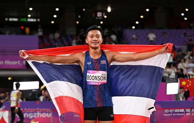 Đông Nam Á có VĐV đầu tiên chạy 100m dưới 10 giây 4 VĐV Thái Lan lập kỷ lục SEA Games, tiệm cận Usian Bolt