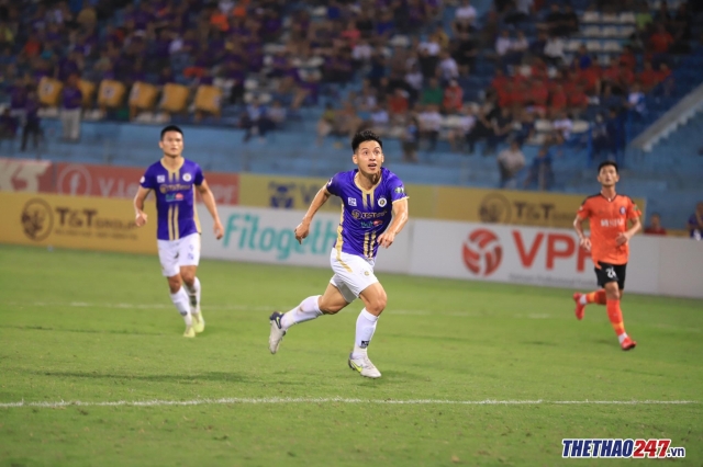 CHÙM ẢNH: Giải tỏa cơn khát bàn thắng, Hùng Dũng ăn mừng 'như một đứa trẻ' 211360
