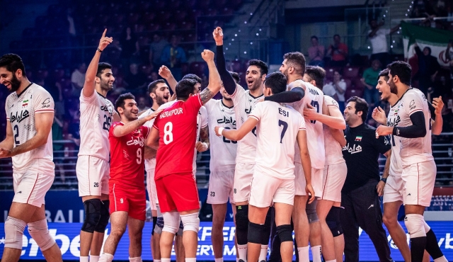 Thể hiện đẳng cấp Châu Á, bóng chuyền nam Iran hạ luôn Mỹ tại VNL 2022-152003