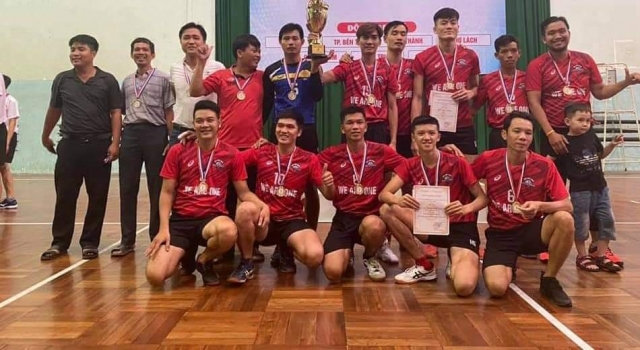 Xác định 4 đội bóng