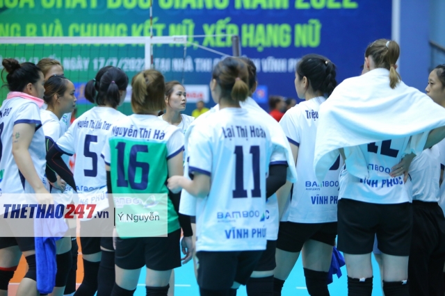 Xác định 4 đội bóng