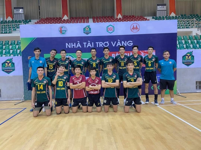 Xác định 4 đội bóng