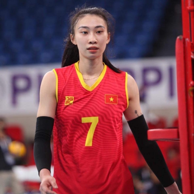Hotgirl bóng chuyền Nguyệt Anh nhận bằng khen, libero LyLy nhận lương cấp cao của Quân đội 220469