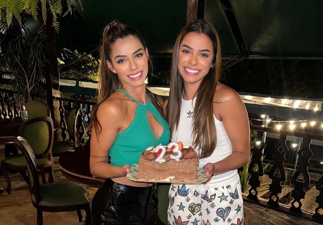Hotgirl bóng chuyền 7.9 triệu follow tố Neymar gạ tình, muốn cả chị lẫn em 249478
