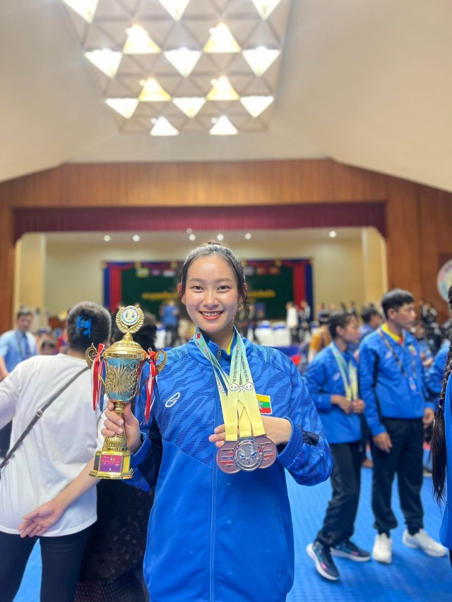 Mỹ nhân Myanmar 'gây sốt' với Quốc võ Việt Nam ở giải ĐNÁ 263490