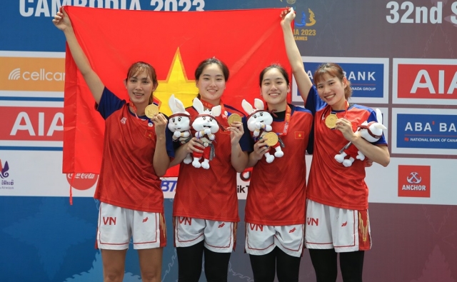Cặp hot girl bóng rổ giúp Việt Nam giành HCV SEA Games 32 làm điều đặc biệt tri ân NHM 297577