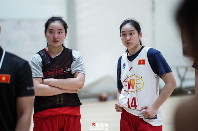 Cặp hot girl bóng rổ giúp Việt Nam giành HCV SEA Games 32 làm điều đặc biệt tri ân NHM 297579