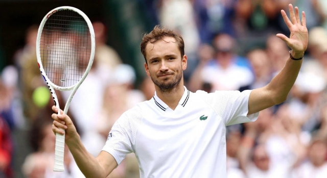 Carlos Alcaraz và Daniil Medvedev ghi tên vào bán kết Wimbledon 2023 302414