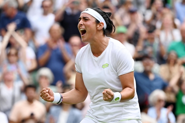 Marketa Vondrousova phá vỡ lịch sử, Ons Jabeur ngược dòng vào chung kết Wimbledon 2023 302831