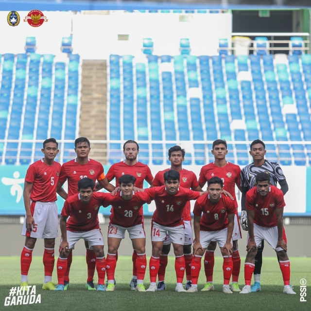 Indonesia soi từng cọng cỏ trên sân Việt Trì 133520
