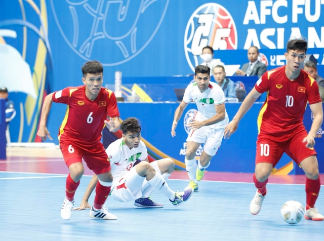 futsal-vietnam-vs-iran-2-940-1703804829.jpg