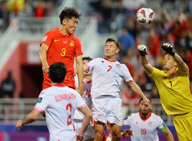2024-01-13t161200z-1386818959-up1ek1d18zxgk-rtrmadp-3-soccer-asiancup-chn-tjk-report-1362-1705428621.jpg