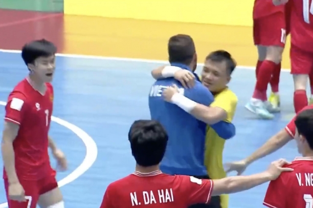 Rượt đuổi như phim hành động, Việt Nam vào chung kết AFF Futsal Cup 553997