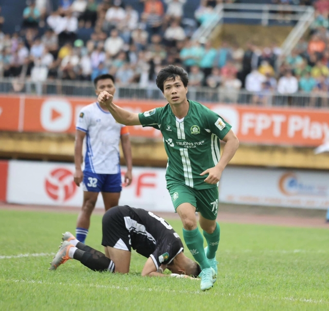 Công Phượng 'trổ tài' ca hát 561855