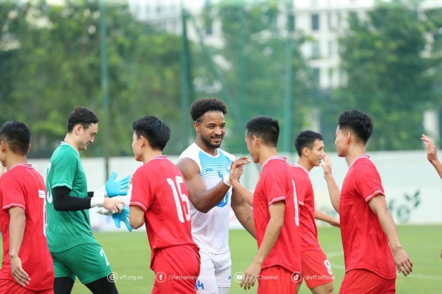 Lên ĐT Việt Nam, tiền đạo nhập tịch Rafaelson không được sử dụng ở AFF Cup 564319