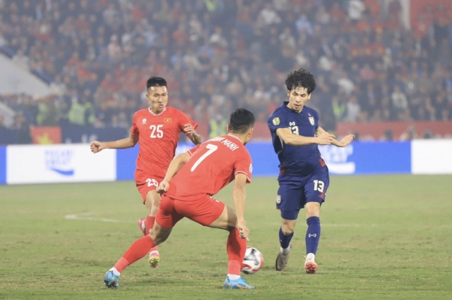 ĐT Việt Nam có 1 cầu thủ không về nước sau chung kết AFF Cup?